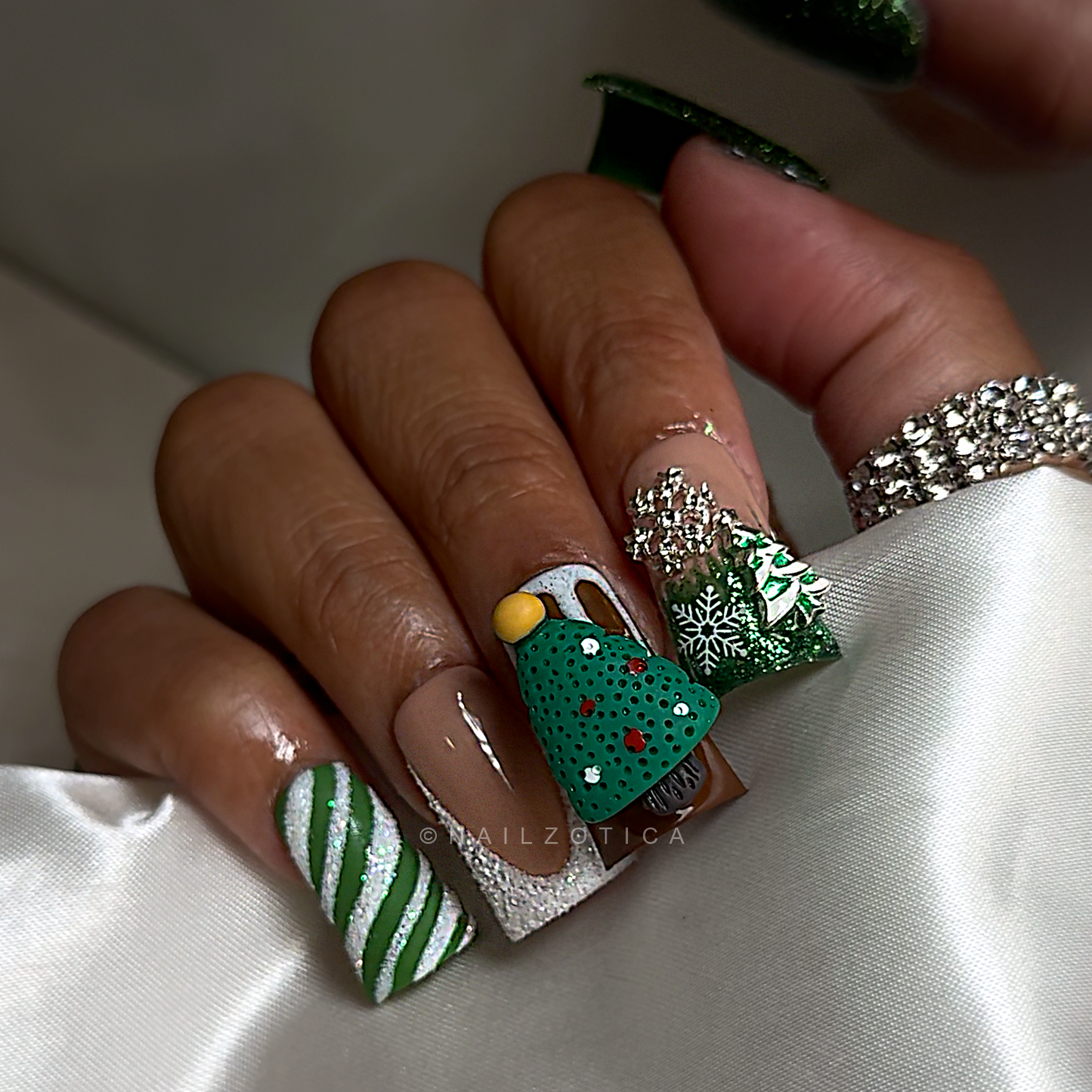 Santa's Favorite - Short Length Duck Shape Red Green Christmas Tree Red and White Candy Cane Peppermint Reindeer Snowflake Glitter French Tip Reusable Acrylic Gel UV Hand-Painted High Quality Handmade Luxury Holiday Edition Christmas Duck Press On Nails